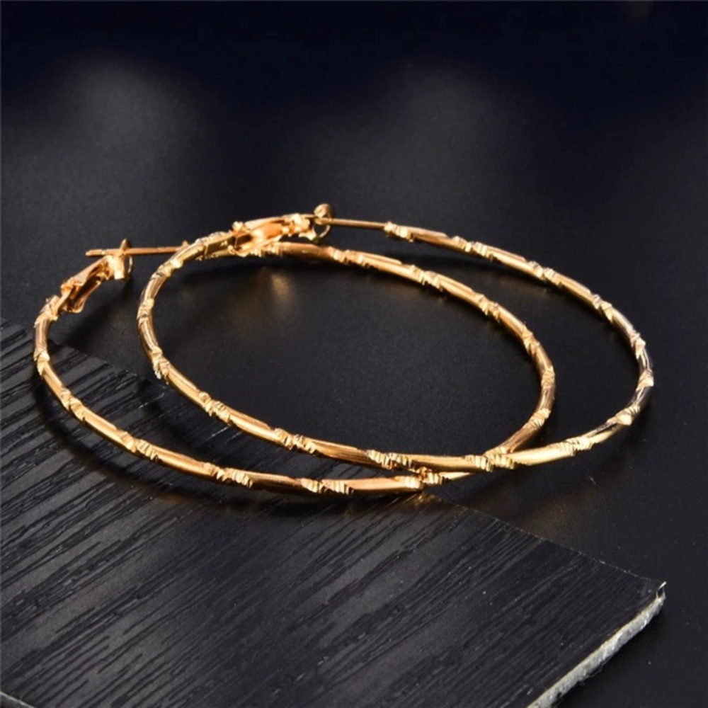 NEW!๐๐BIG๐GOLDEN!๐TWISTED๐TEXTURE๐HOOPS!๐๐ - Picture 7 of 8
